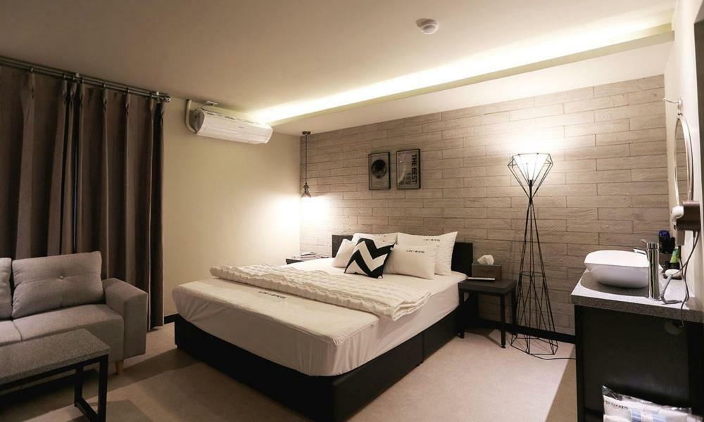 Gupo Idea Hotel Busan Bagian luar foto